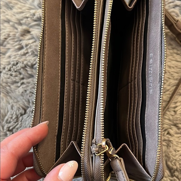 Tan Leather Clutch with Detachable Strap - Picture 3 of 3